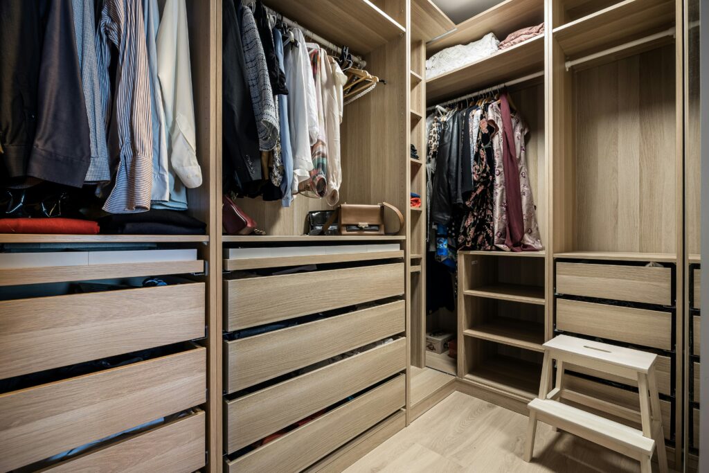 custom closet maker - Frontline Carpentry & Design